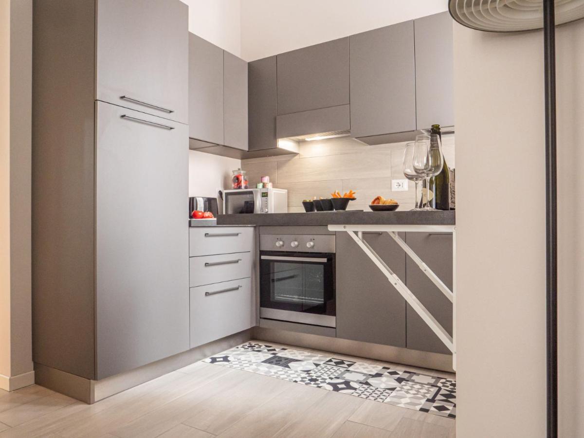 The Rent - With Balcony In Downtown * Milano