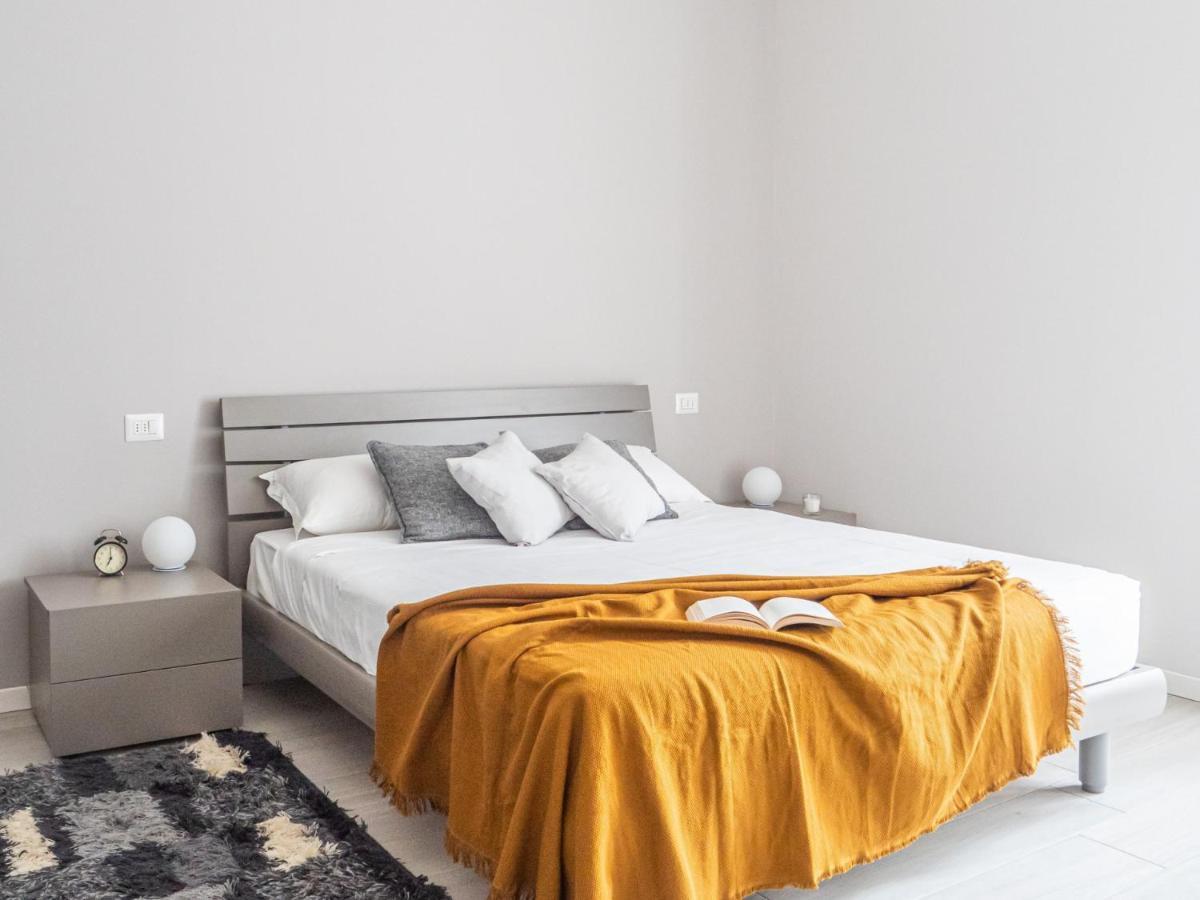 The Rent - With Balcony In Downtown * Milano